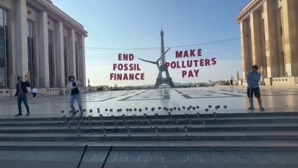 فيديو اليوم في #العربية_360.. نشطاء المناخ يحولون برج إيفل إلى توربين رياح قبيل قمة دولية في #باريس #العربية