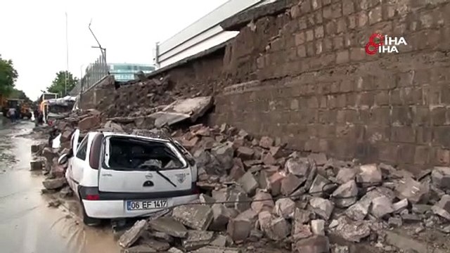 ŞİDDETLİ YAĞIŞ DUVARI YIKTI!