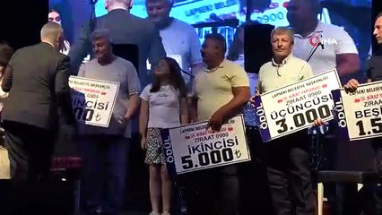 L'enthousiasme de Cengiz Kurtoğlu au 38e Festival de la cerise de la municipalité de Lapseki