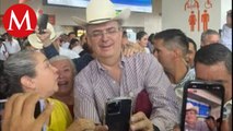 Marcelo Ebrard es recibido en el Aeropuerto Internacional de Mazatlán con banda