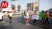 Bloquean avenida Garza Sada por falta de energía eléctrica en Monterrey