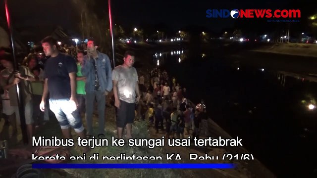 Minibus Terjun ke Sungai setelah Ditabrak Kereta Api di Padang Utara, 2 Orang Kritis