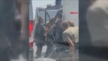 Eyüpsultan'da kamyonet şoförlerinin yol verme kavgası kamerada