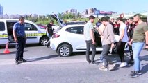 Kadıköy'de nefes kesen kovalamaca... Polis ekiplerinden kaçan otomobil vurularak durdurdu