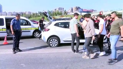 Course-poursuite à couper le souffle à Kadıköy... La voiture qui s'est échappée des équipes de police a été abattue et arrêtée