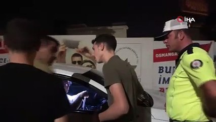 Drift yapmaktan ehliyetine el konulmuştu...Polislerle böyle pazarlık yaptı