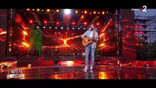 Vianney a dû chanter seul lors de l'émission la Fête de la Musique diffusée en direct sur France 2. kendji Girac n'a pas pu être là.