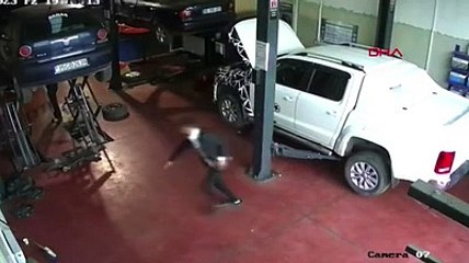 Erzurum'da kaçan boğa ortalığı birbirine kattı