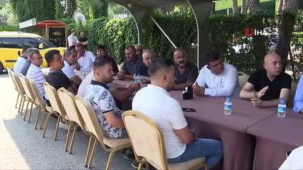 Bakan Ersoy, turizm bölgesi Belek'te taksici esnafıyla bayramlaştı