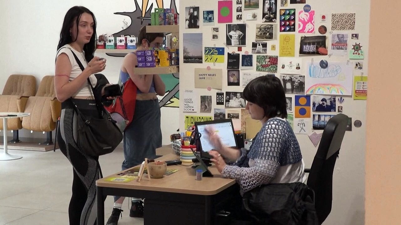 Ukrainer bringen analogen Fotoladen von Kiew nach Berlin