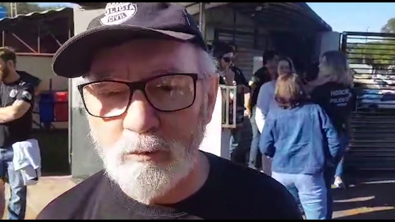 Policiais civis realizam manifestação em frente à 15ª SDP