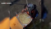 Müşteriye götüreceği pizzayı yiyen kuryenin görüntüleri sosyal medyada gündem oldu! Hiç dokunulmamış izlenimi verdi