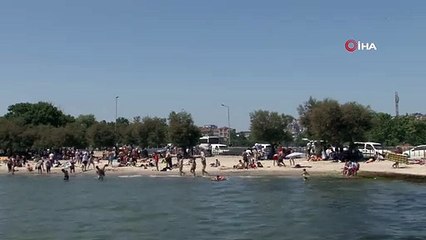Menekşe Plajı'nda bayram yoğunluğu