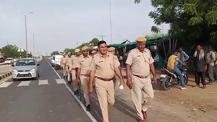 watch video : फ्लैगमार्च कर दिया शांति का संदेश