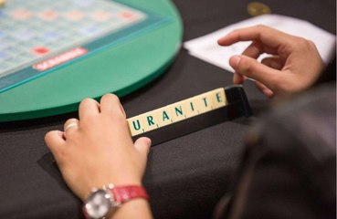 La nouvelle édition du Scrabble interdit officiellement 62 mots « irrespectueux »