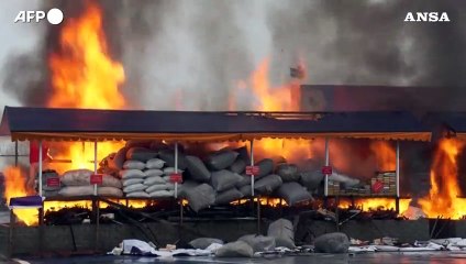Giornata internazionale contro la droga, in Myanmar date al fuoco sacchi di droghe illegali