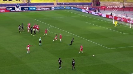 Sur un coup-franc joué rapidement, Badji Badji a failli tromper la défense monégasque (1-0)