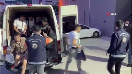 Muğla'da 21 Suriyeli göçmen ile birlikte yakalanan 4 organizatör adliyeye sevk edildi