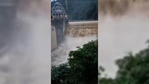 Rize'de sağanak yağış nedeniyle Hemşin Deresi taştı