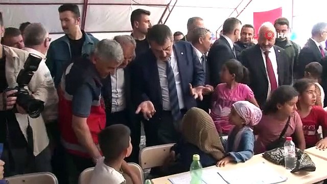 Le ministre de l'Éducation nationale a visité des tentes de formation à Container City