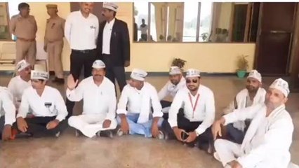 चन्दौली: बिजली कटौती के विरोध में आप ने भरी हुंकार, डीएम ऑफिस पर धरना