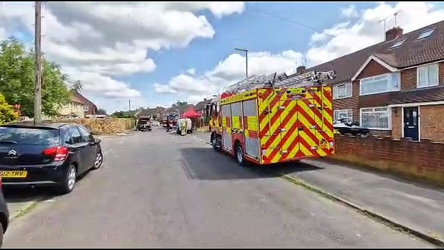 Firefighters battling 'large building fire' in Havant as residents warned to avoid harsh smoke