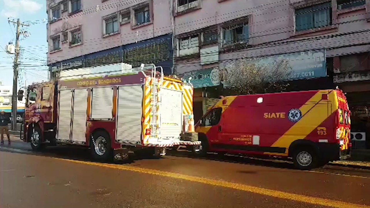 Grande efetivo do Corpo de Bombeiros é mobilizado para resgate de idosa no Centro