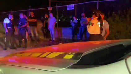 Pierde el control del volante y termina sobre cola de caimán