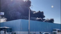 Manisa OSB'de Fabrikada Çıkan Yangına İtfaiye Ekipleri Müdahale Ediyor!