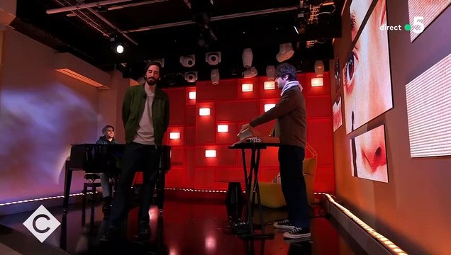 Lomepal chante Decrescendo en live