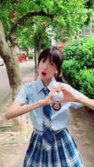 Asian girl &#039;s sing and dance