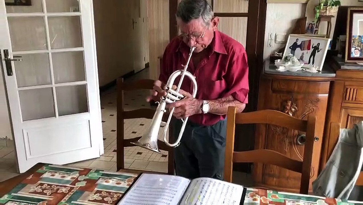 Albert Delaunay a 90 ans et il joue du bugle depuis 74 ans
