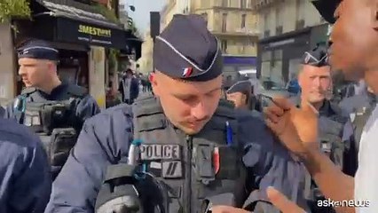 Protesta a Parigi contro il presidente del Senegal Macky Sall