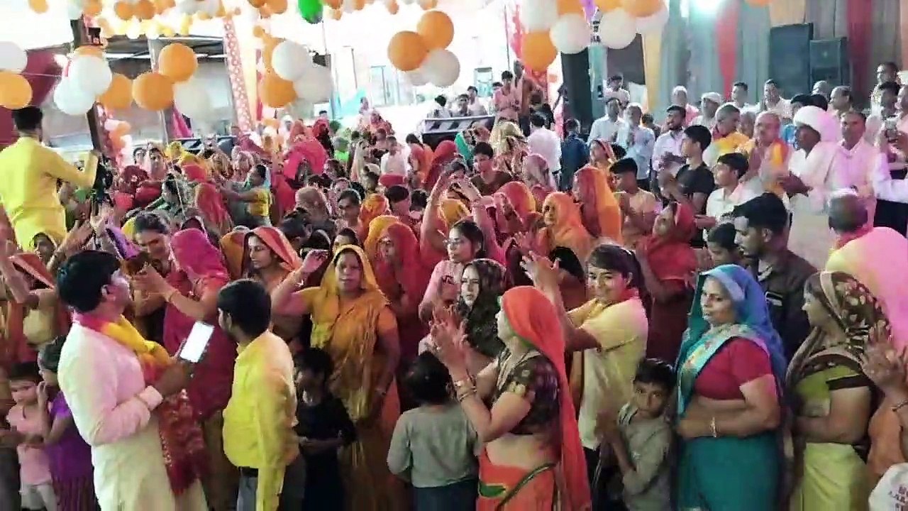 श्याम बाबा के दरबार में श्रद्धालुओं ने उछाल लूट...