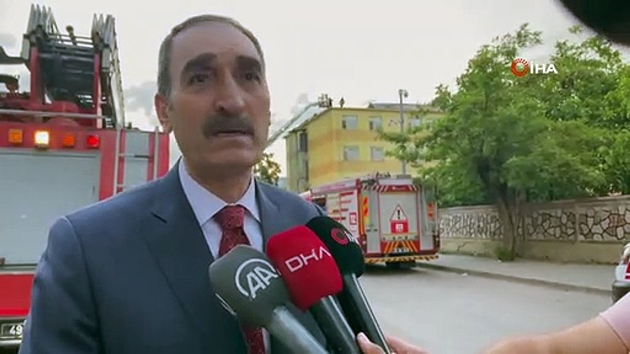 Muş'ta Güneş Panelleriyle Elektrik Üreten Okulun Çatısında Yangın Çıktı