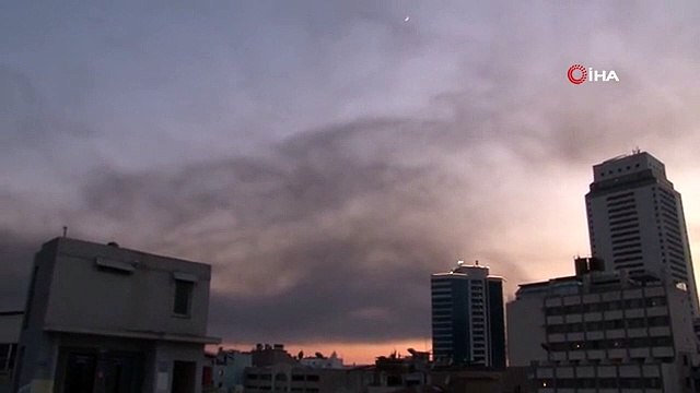 La fumée noire de l'incendie à Manisa a couvert Izmir