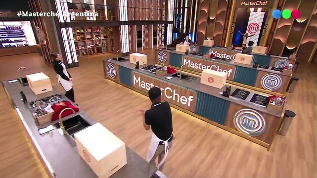 Antonio entró en calor con Vicky Xipolitakis en Masterchef