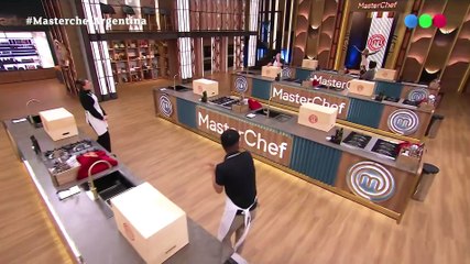 Antonio entró en calor con Vicky Xipolitakis en Masterchef