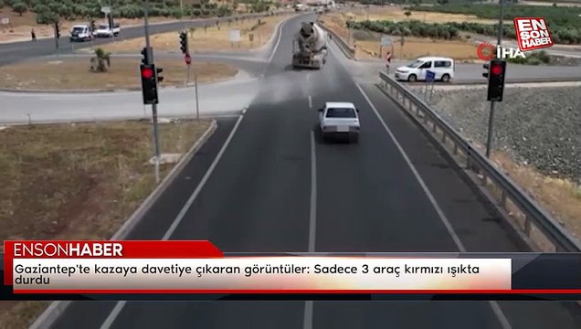 Gaziantep'te kazaya davetiye çıkaran görüntüler: Sadece 3 araç kırmızı ışıkta durdu