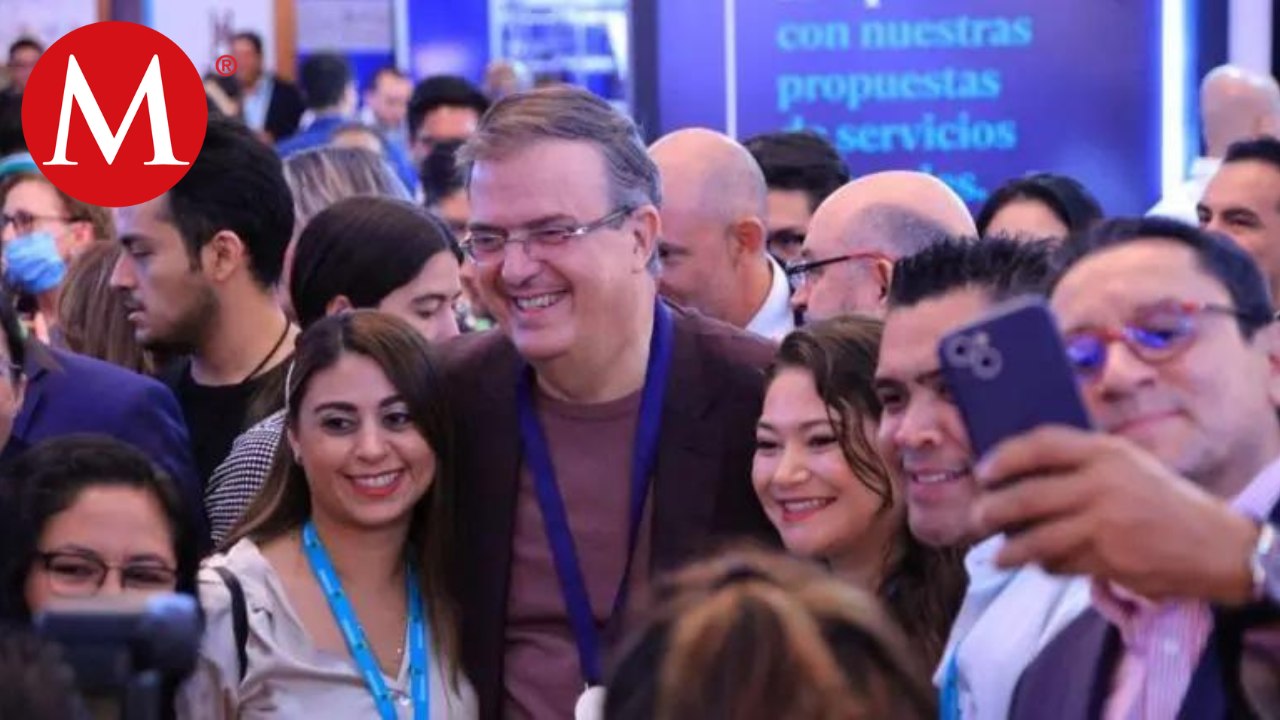 Marcelo Ebrard destaca la labor de médicos y del sector privado de salud