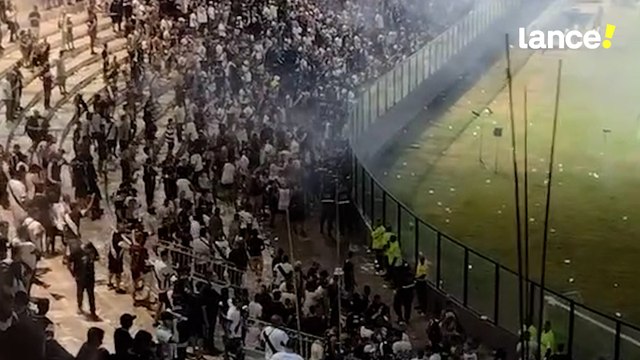 Torcedores do Vasco causam muita confusão e são contidos pela PM em São Januário