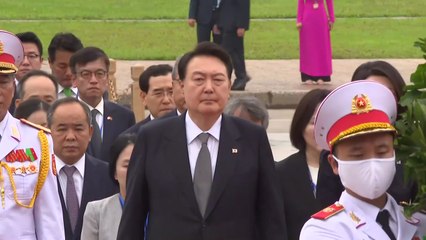 [현장영상+] 윤석열 대통령, 하노이 호치민 묘소 헌화 / YTN
