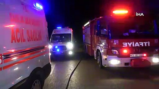 Kafa kafaya çarpışan iki otomobil hurdaya döndü: 3 ağır yaralı