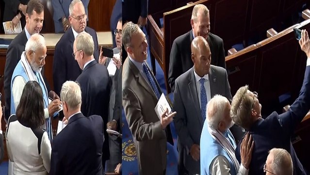 PM Modi US Visit: पीएम मोदी संग सेल्फी और ऑटोग्राफ के लिए अमेरिकी सांसदों ने लगाई लाइन