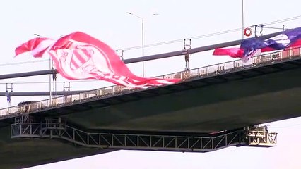 Şampiyon Pendikspor'un bayrağı İstanbul Boğazı'nda dalgalanıyor