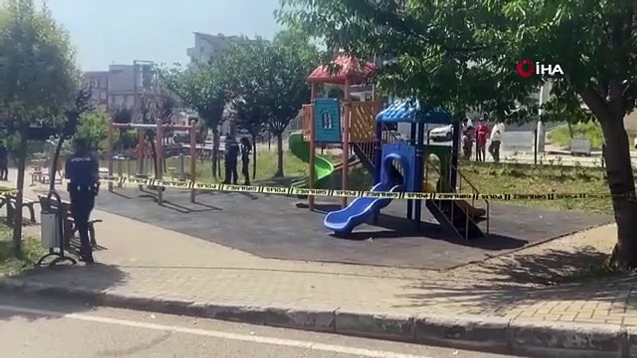 Des images de terreur armée sont apparues dans la cour de récréation