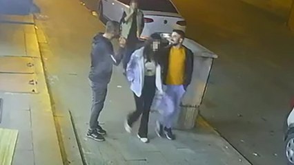 Kız arkadaşlarına laf atanı bıçaklayarak öldürdü