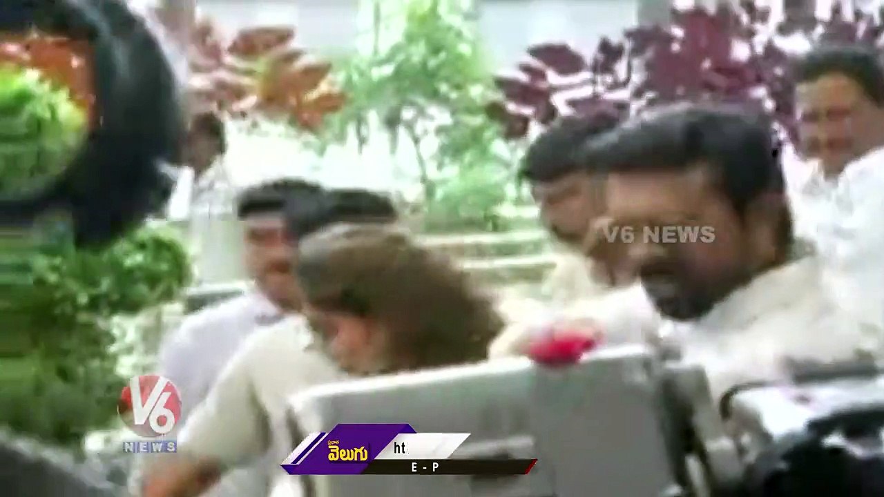 Ram Charan And Upasana Came In Front Of Media Along With Their Daughter _ V6 News (1)