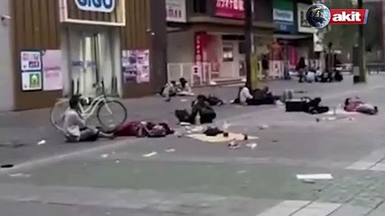 Herkes deli gibi içiyor! Sızanları sabah çöpçüler kaldırıyor… Şok eden görüntüler