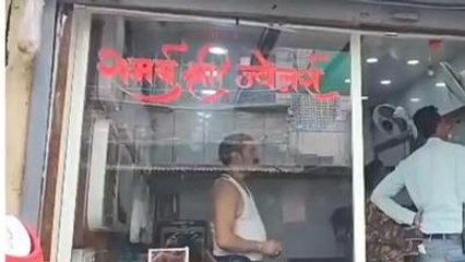 रायसेन: चोरों ने सर्राफा दुकान के तोड़े ताले,सोने चांदी के जेवर पर किया हाथ साफ देखिए खबर ?